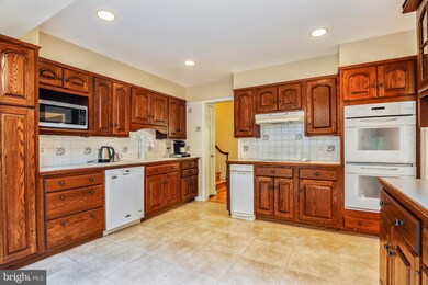 14509 Perrywood Dr, Burtonsville, MD 20866 - photo 4