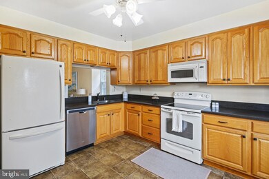 39 Roger Valley Ct, Parkville, MD 21234 - photo 5