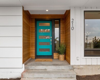 210 NW Vicksburg Ave, Bend, OR 97701 - photo 3