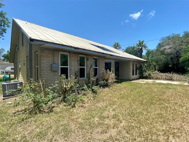 3211 Sparks Rd, Bay City, TX 77414 - photo 4
