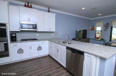 05_19598SplitRailRun_5_Kitchen_LowRes