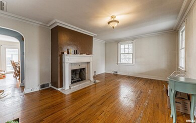 1013 Tremont St, Lincoln, IL 62656 - photo 3