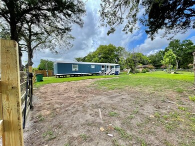 702 W Front St, Brazoria, TX 77422 - photo 3