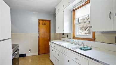 907 Ivy St, Bloomer, WI 54724 - photo 3