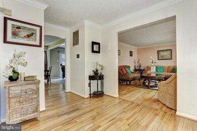 6946 Newberry Dr, Columbia, MD 21044 - photo 2