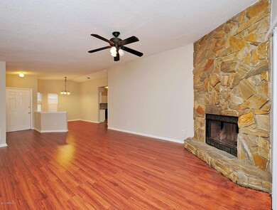 Laminate floors thru out