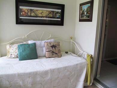 Enclosed Florida room under air (2)