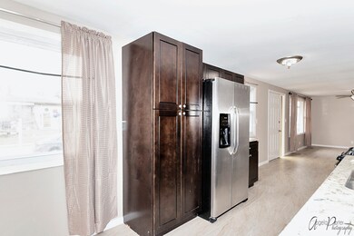 141 Pecos Cir, Carpentersville, IL 60110 - photo 7