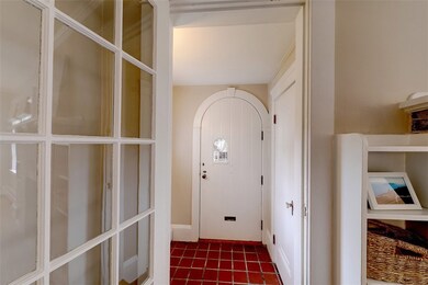 105 Wilcox Ave, Pawtucket, RI 02860 - photo 4