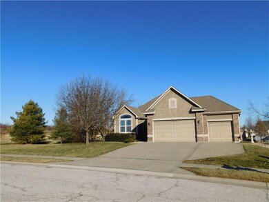 2013 Prairie Grass Dr, Raymore, MO 64083 - photo 2