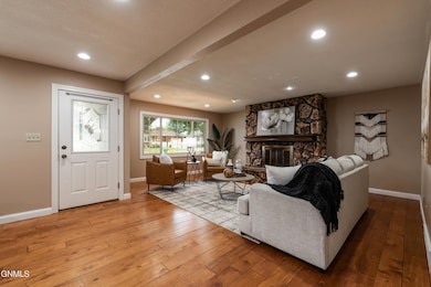 1039 N 29th St-13