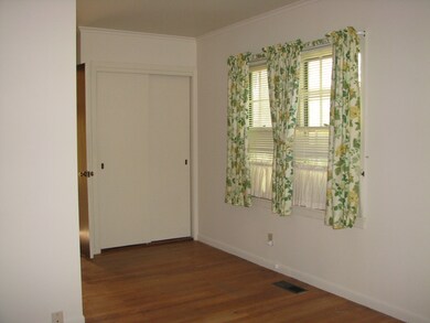 707 E Scott St, Tuscola, IL 61953 - photo 2