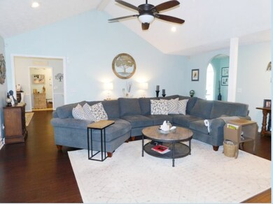 GR has vaulted ceiling, hardwood floor