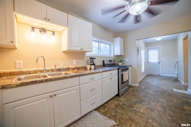 325 E Columbus St, Camp Point, IL 62320 - photo 4