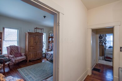 99 - Entryway