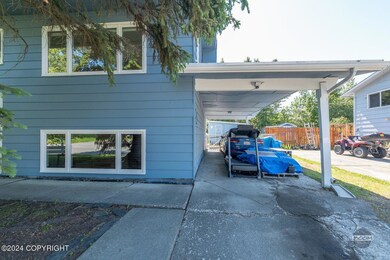 6-web-or-mls-7512 E 20th Ave Exports-6