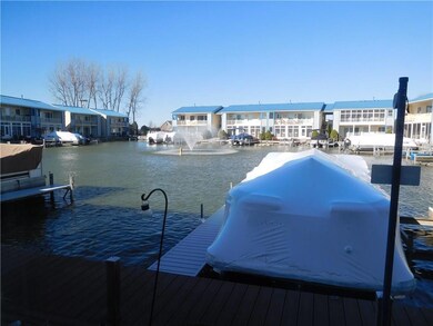 Dock with lift