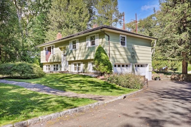 12 Upper Parish Dr, Weston, CT 06883 - photo 3