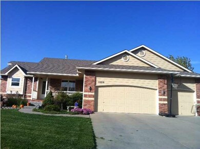 Great Landscaping, 3 Car Garage
