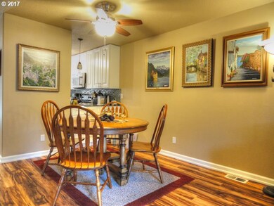 828 NE 70th Ave, Hillsboro, OR 97124 - photo 6