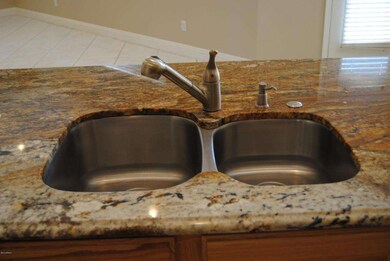 Undermount Sink With Pull-Out Faucet