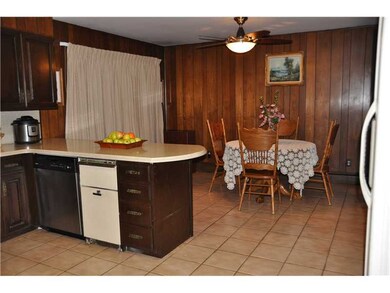 Kitchen. Space to prepare and space to eat!