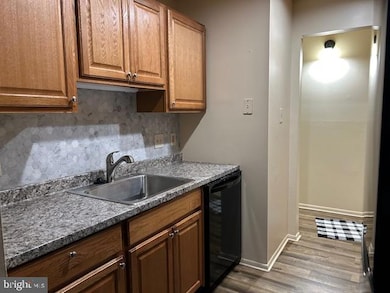 18501 Sweet Autumn Dr unit 101, Gaithersburg, MD 20879 - photo 3