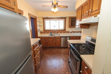 725 N Grove Ave, Elgin, IL 60120 - photo 4