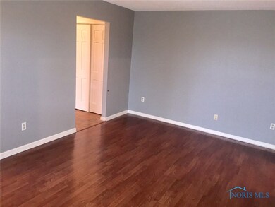 Great laminate flooring throughout living, dining