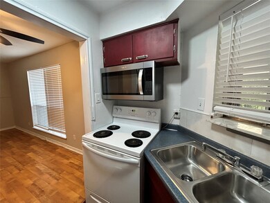 1412 Hawthorne St unit 4, Houston, TX 77006 - photo 3