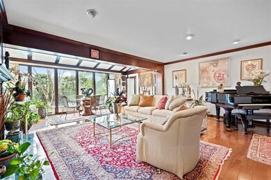 BRIGHT AND SPACIOUS LIVING ROOM WITH FLOOR TO CEIL
