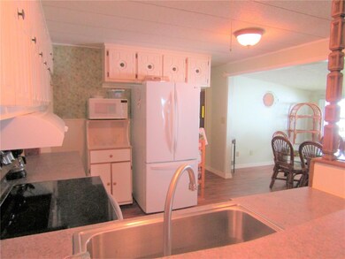 122 Saint Martins Way, Apollo Beach, FL 33572 - photo 7