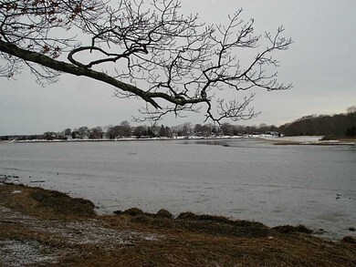 348 Sea View Dr, Warwick, RI 02889 - photo 4