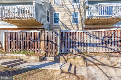 4376 Pembrook Village Dr unit 82, Alexandria, VA 22309 - photo 2