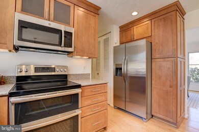 12015 Rosiers Branch Dr, Herndon, VA 20170 - photo 6