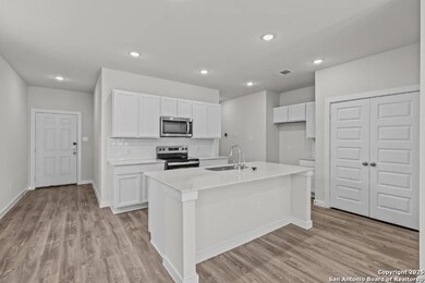 1523 Elvin Summit, von Ormy, TX 78073 - photo 3