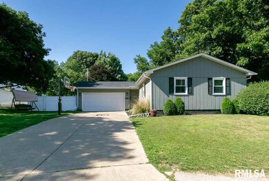 209 27th Avenue Ct, Moline, IL 61265 - photo 2