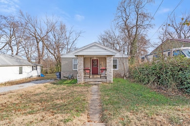 208 N Garth Ave, Columbia, MO 65203 - photo 2