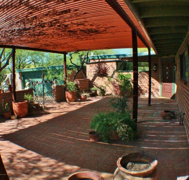 Front Courtyard (2)