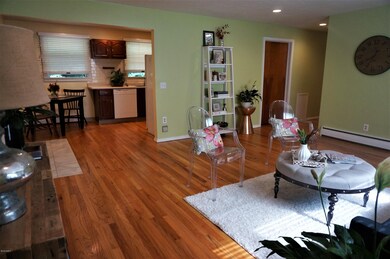 Living Room/Kitchen