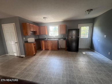 3246 Four M Cir, Kodak, TN 37764 - photo 3