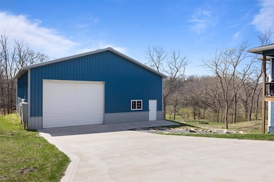 35837 Red Pine Ct, Earlham, IA 50072 - photo 4