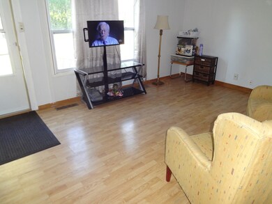 1911 Cherokee Rd, Carpentersville, IL 60110 - photo 3