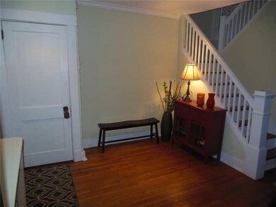 Entry/Foyer.