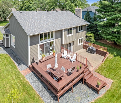 646 White Birch Dr, Saint Paul, MN 55126 - photo 2