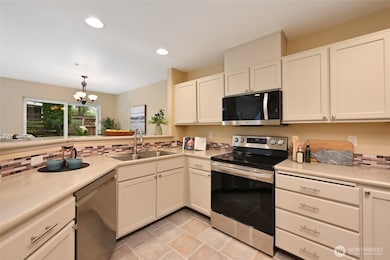 Plenty of space in this kitchen for the home chef to create gourmet meals!