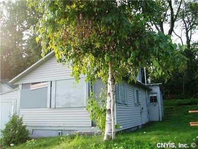 Exterior Front. Cottage down by the water s edge.