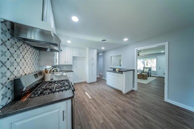 880 Russell Ln, Bedford, TX 76022 - photo 5