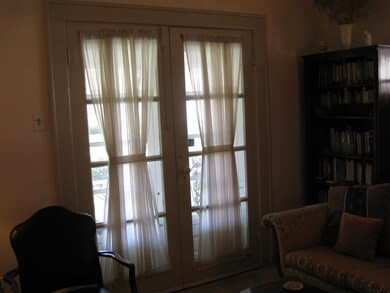 Entrance from LR to porch