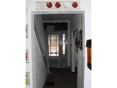 Entry/Foyer.